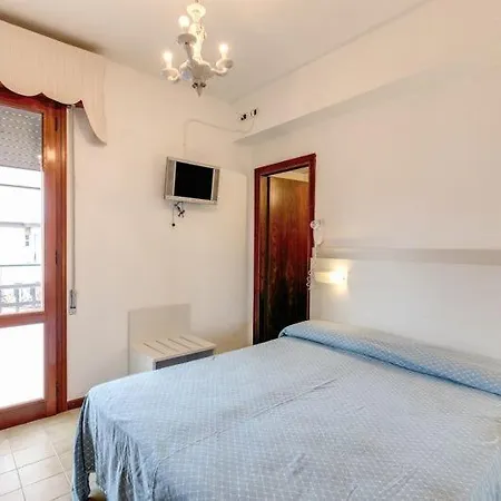 Hotel New 3*